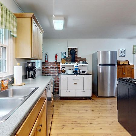 1 Bed 1 Bath Vacation Home In Sylva Exterior photo