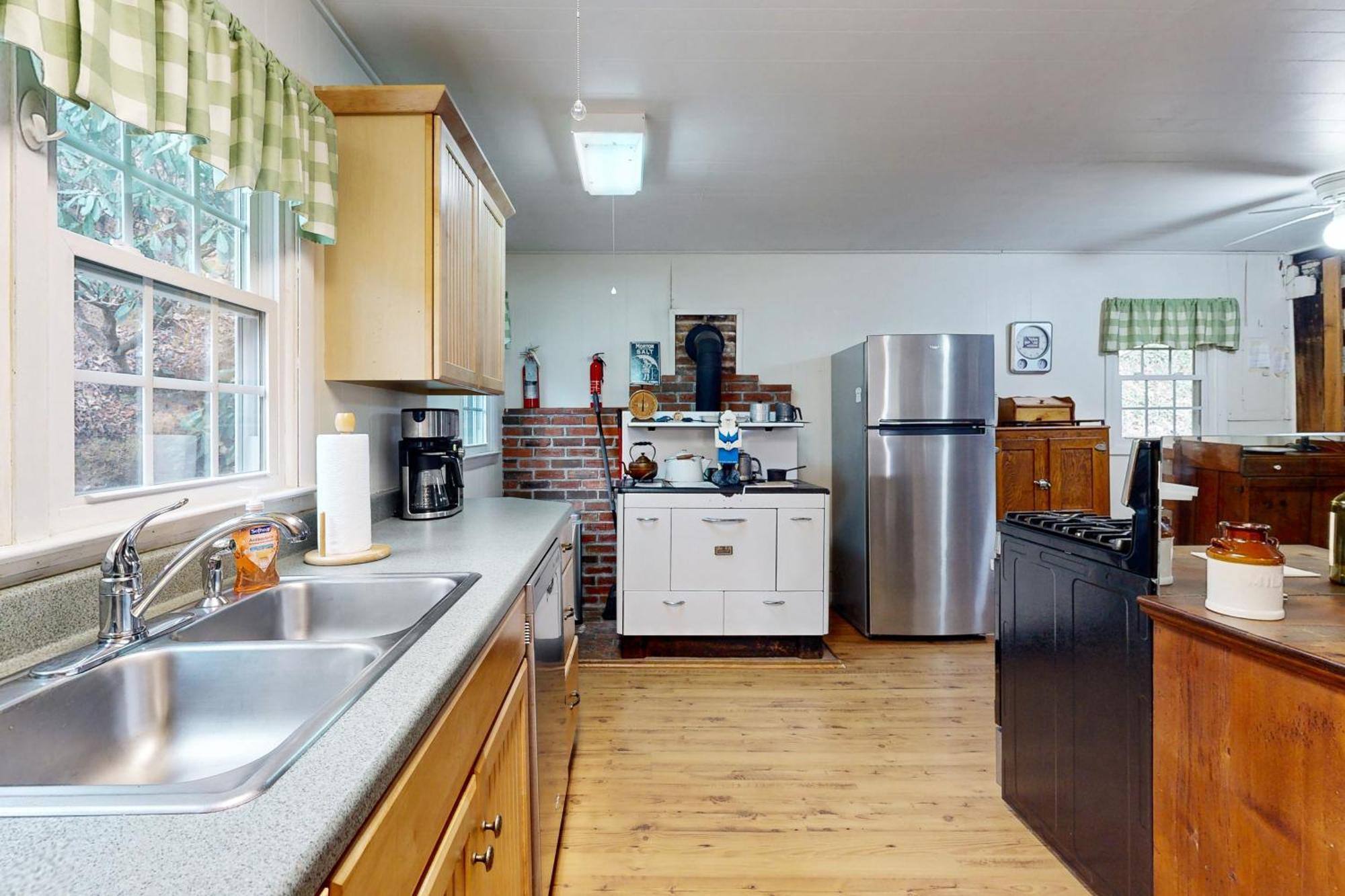 1 Bed 1 Bath Vacation Home In Sylva Exterior photo