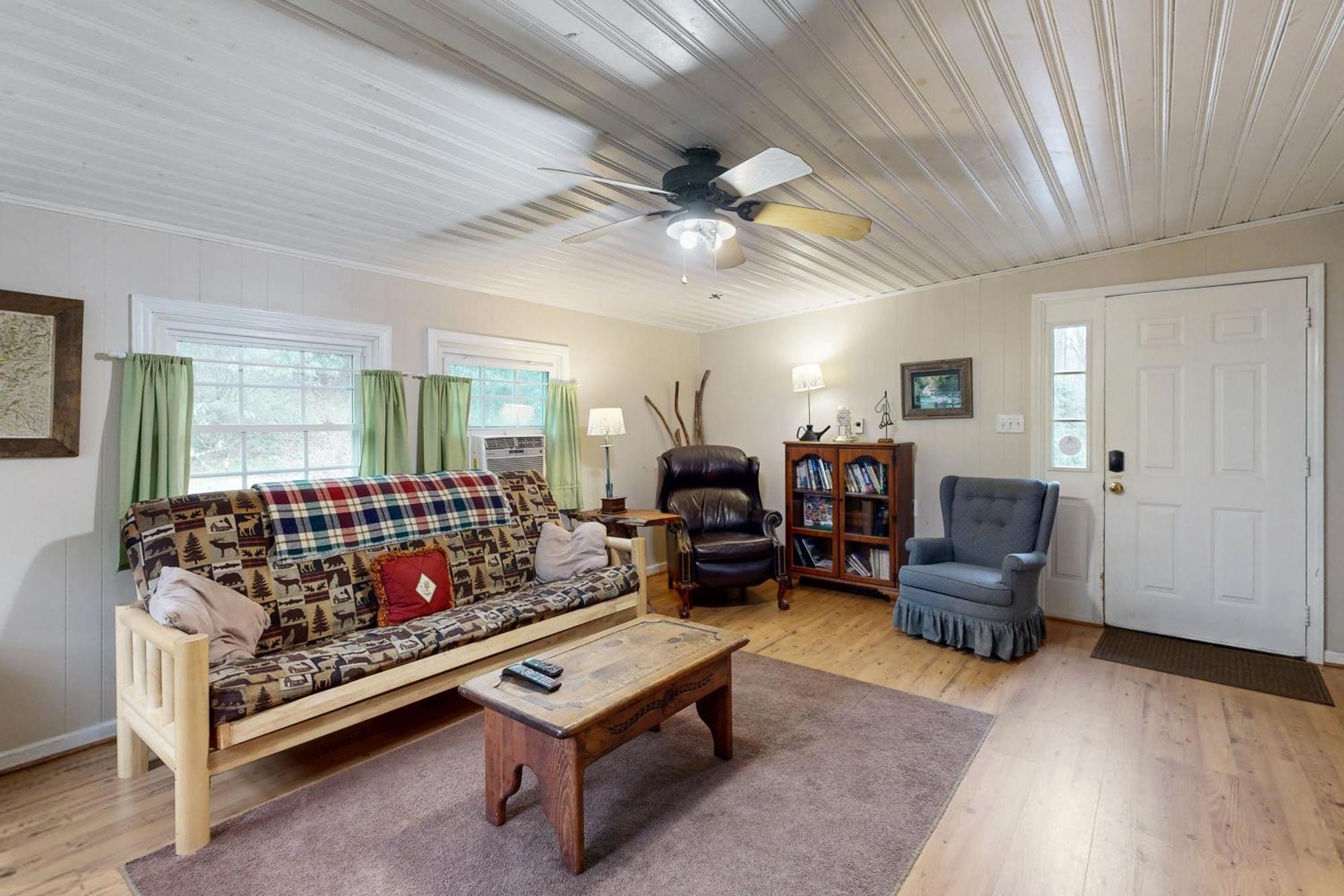 1 Bed 1 Bath Vacation Home In Sylva Exterior photo