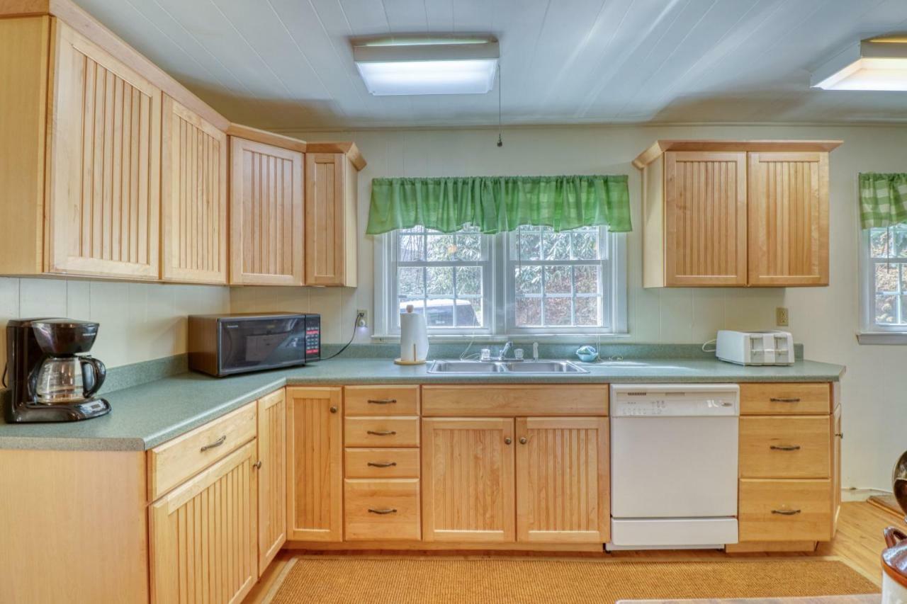 1 Bed 1 Bath Vacation Home In Sylva Exterior photo