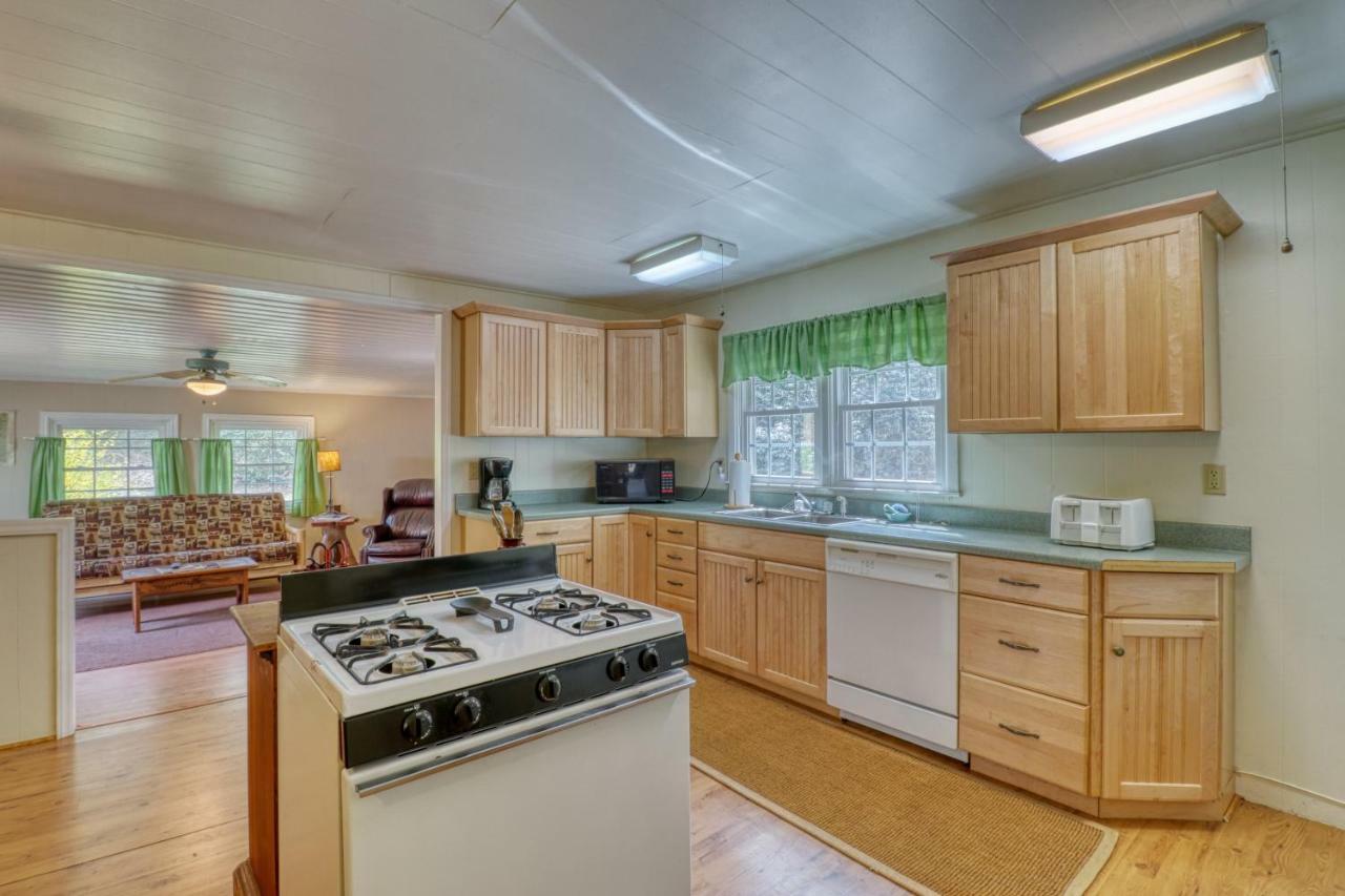 1 Bed 1 Bath Vacation Home In Sylva Exterior photo